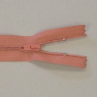 Dusky pink 56cm (22in) zip