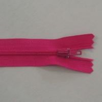 Dark pink 56cm (22in) zip