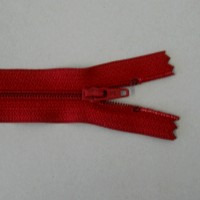 Dark red 56cm (22in) zip