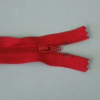 Red 56cm (22in) zip